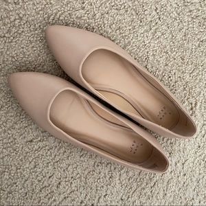 Beige pointed toe flats